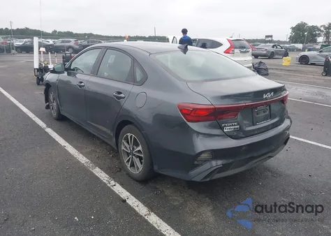 2023 Kia Forte Lxs z USA, uszkodzony, nr VIN 3KPF24AD8PE555972